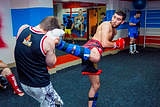 Защита от ударов ногами на групповых тренировках по муай тай с тренером